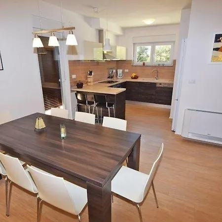 Holiday home Modernes In Mit Privatem Pool Pula