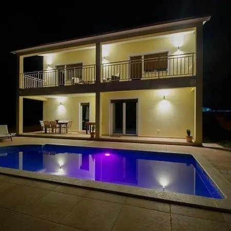 Holiday home Modernes In Mit Privatem Pool Pula