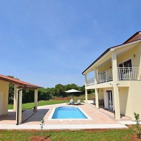 Holiday home Modernes In Mit Privatem Pool *