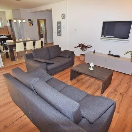 Modernes In Mit Privatem Pool Holiday home Pula