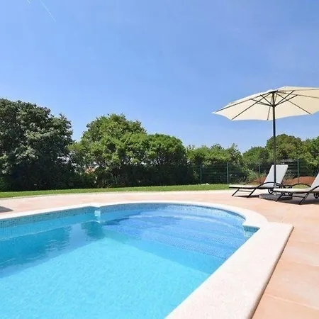 Holiday home Modernes In Mit Privatem Pool *